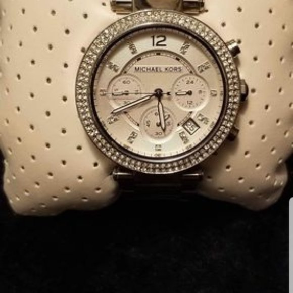 Authentic Micheal kores timepiece - Picture 6 of 6